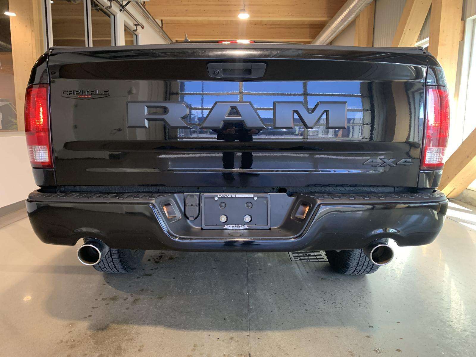 2019 RAM 1500 Express HEMI 5.7L  4X4  NIGHT EDITION  CAPOT SP — снимка 1