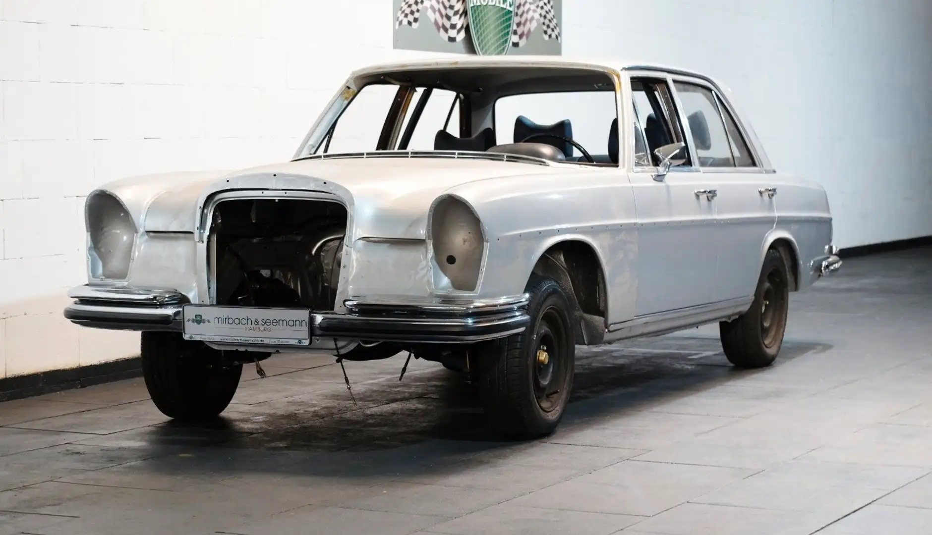 Mercedes-Benz 280 SE Plateado - 1