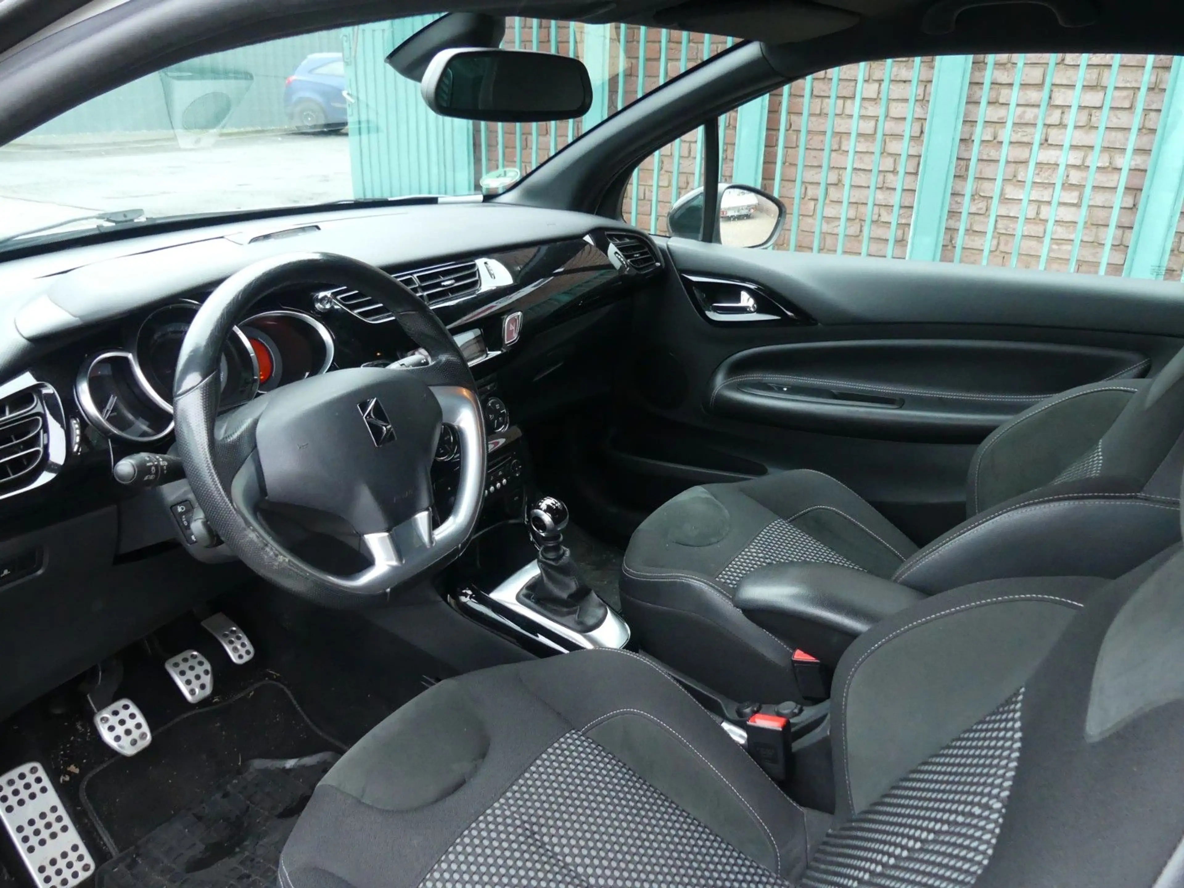 Citroen DS3 SportChic — photo 8