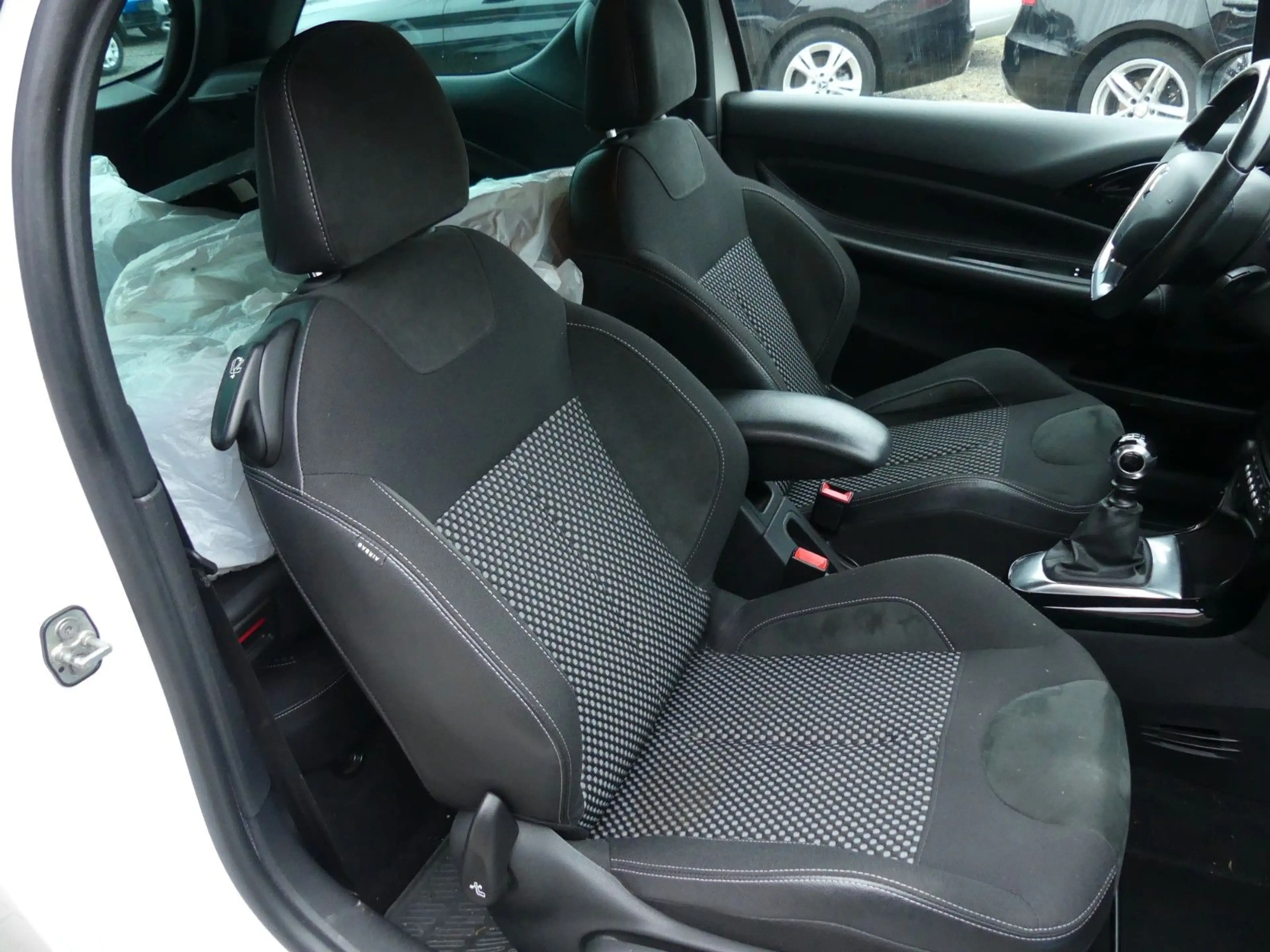 Citroen DS3 SportChic — photo 11