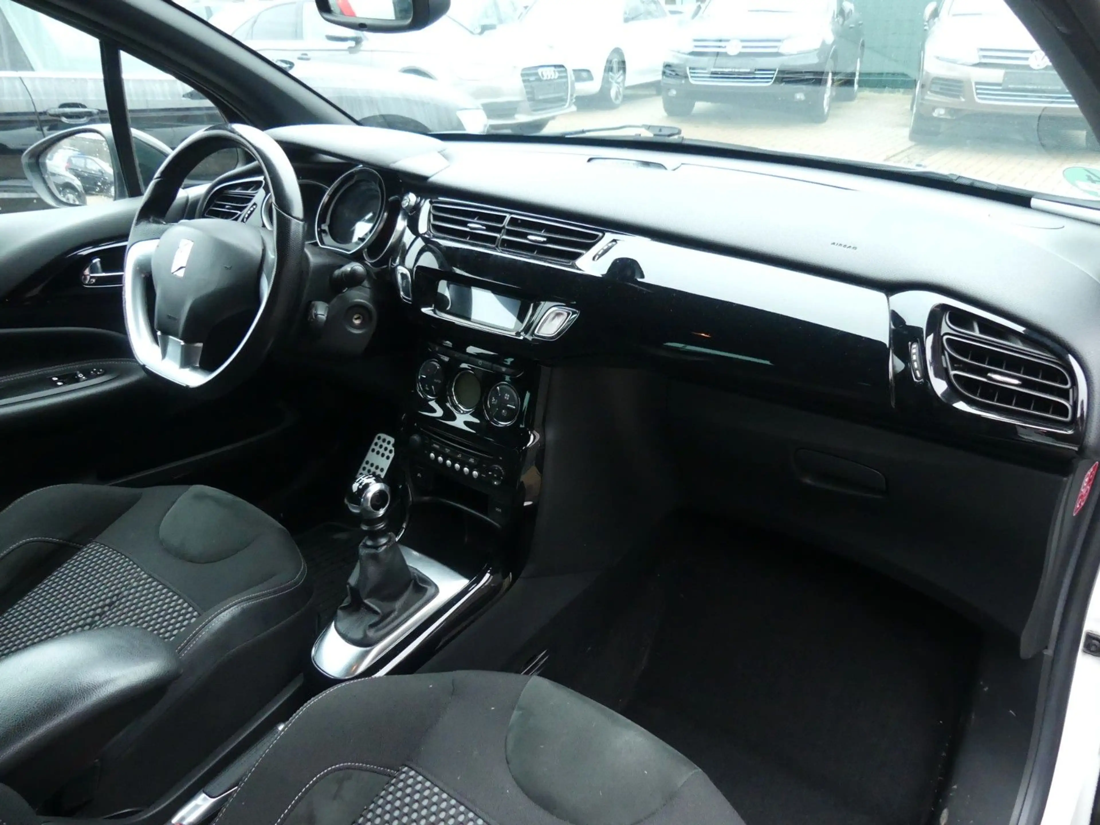 Citroen DS3 SportChic — photo 10