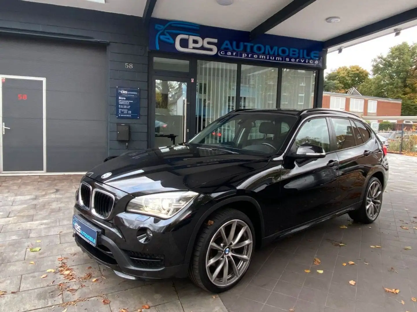 BMW X1 M-Paket, Panorama, Automatik, Navi, Leder Schwarz - 2