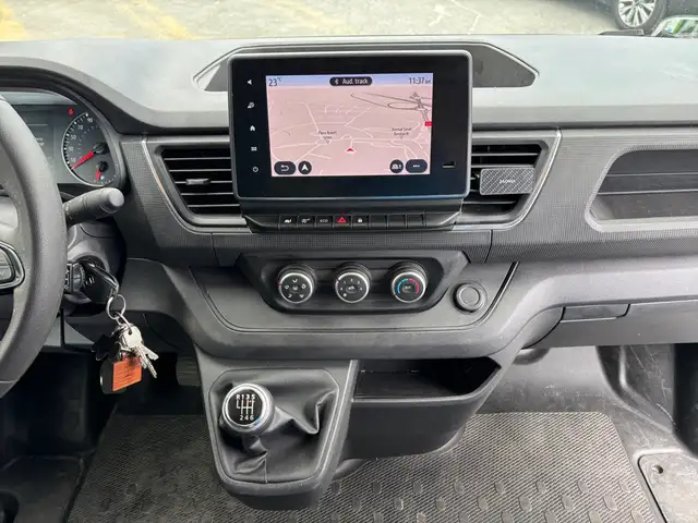 Renault Trafic view 12