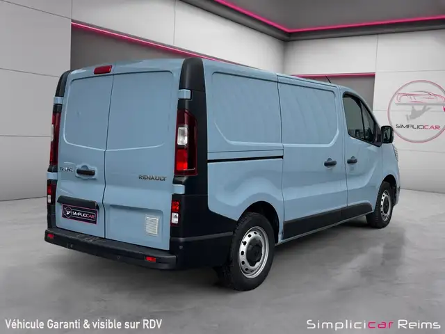 Renault Trafic view 3