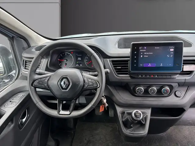 Renault Trafic view 2