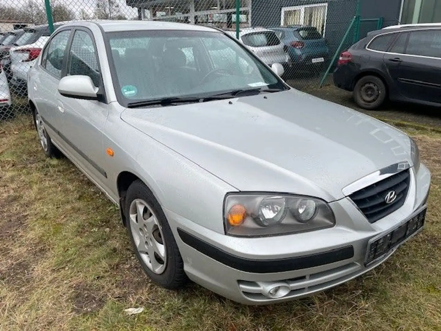 Hyundai ELANTRA 2.0 GLS Klimaautomatik Stříbrná - 1