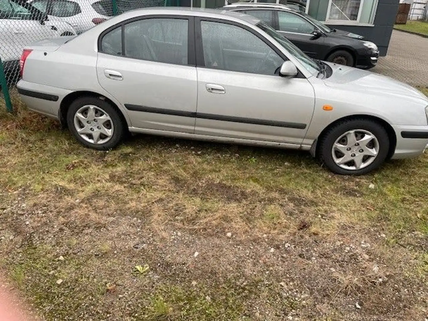 Hyundai ELANTRA 2.0 GLS Klimaautomatik Stříbrná - 2