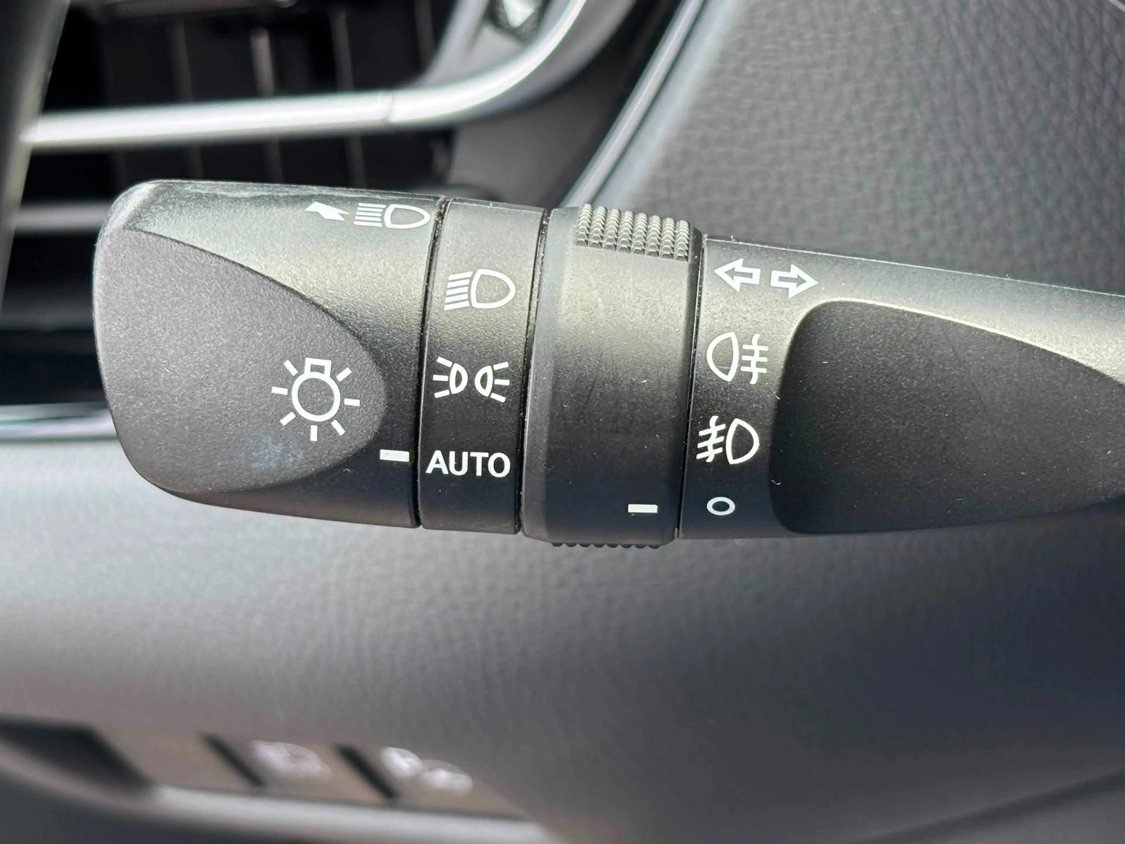 Toyota C-HR C-HR 1,8 Hybrid C-HIC CVT — photo 15