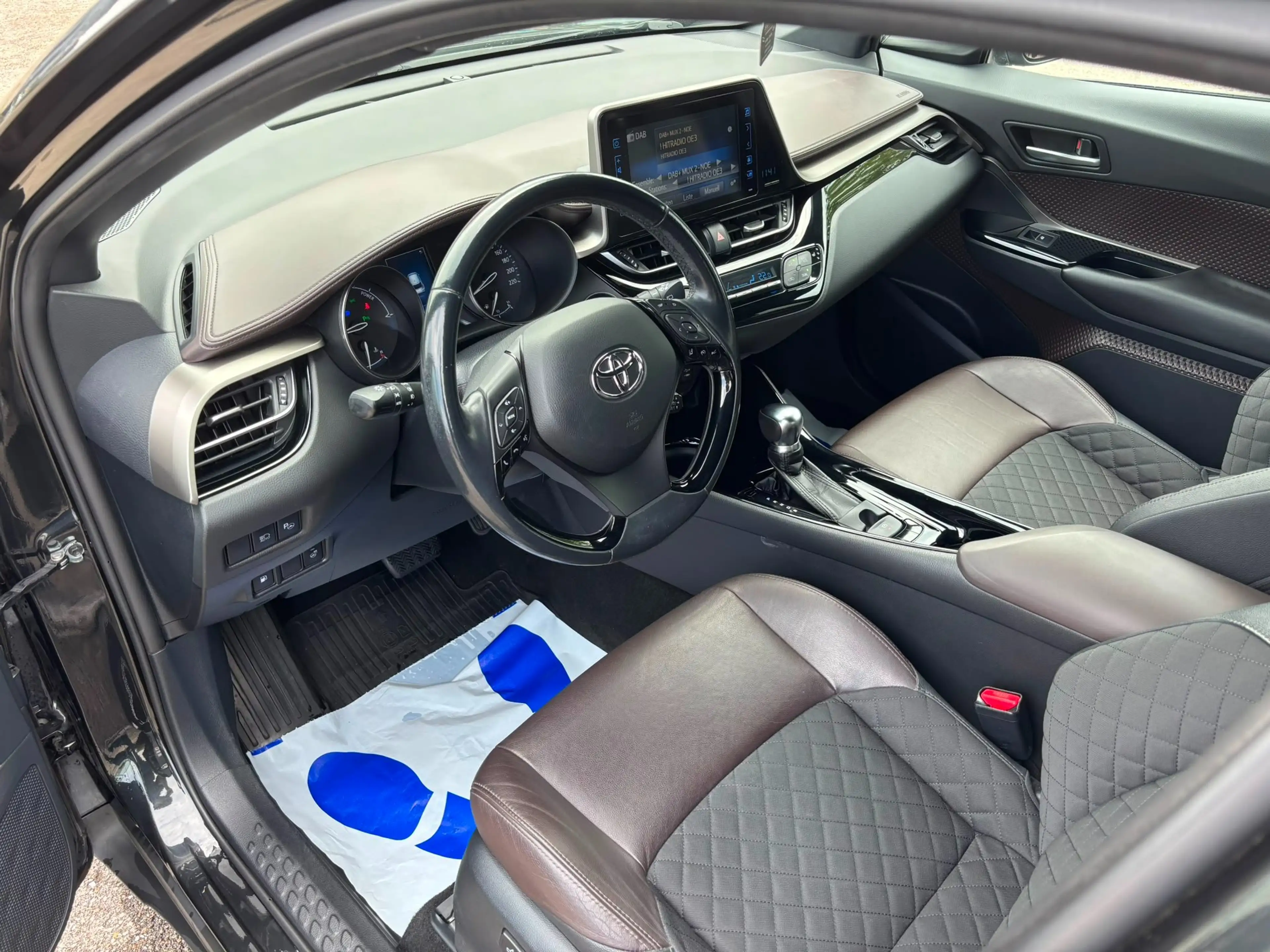 Toyota C-HR C-HR 1,8 Hybrid C-HIC CVT — photo 10