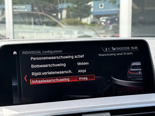 BMW X4 view 24