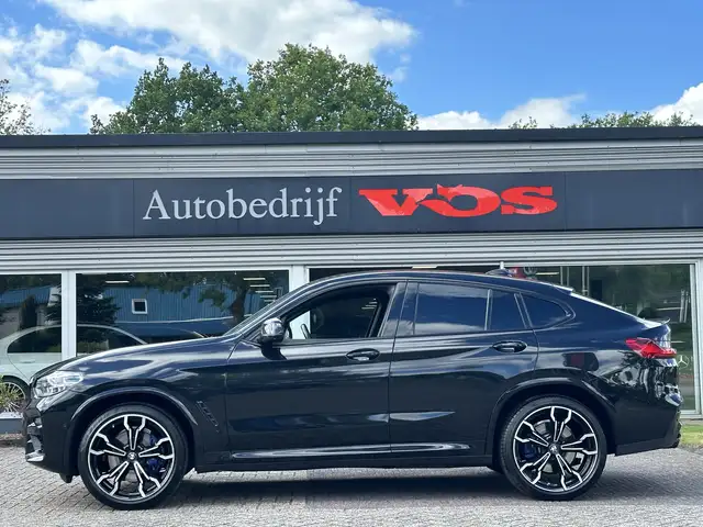BMW X4 view 3