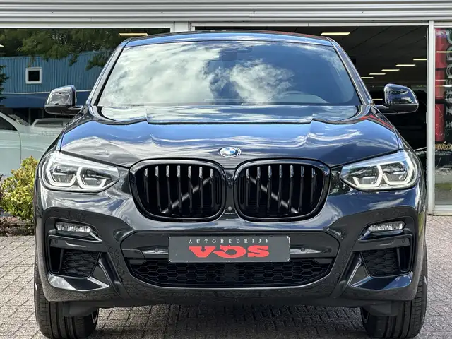 BMW X4 view 11