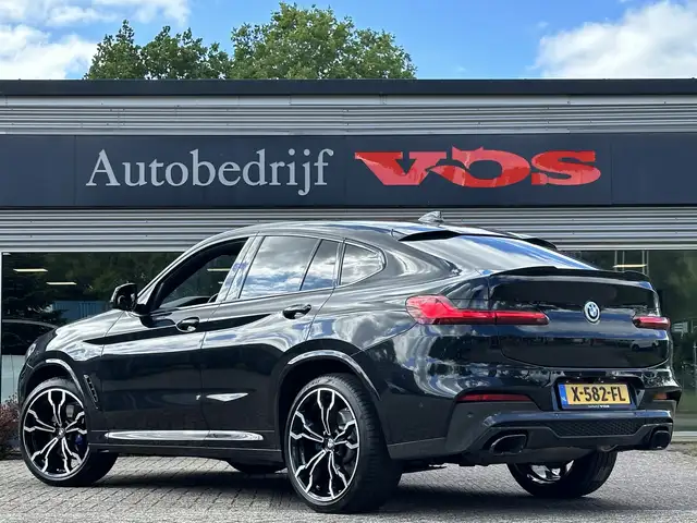 BMW X4 view 5