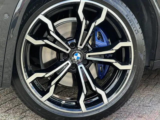 BMW X4 view 10
