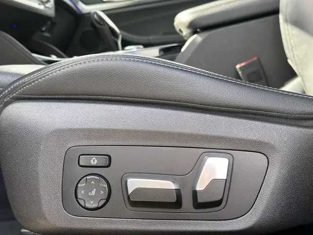 BMW X4 view 14