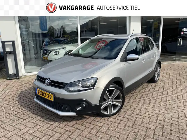 Volkswagen Polo Cross 1.2 TSI Trekhaak, NAVIGATIE, parkeersensoren achte