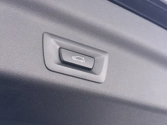 BMW Ix1 view 26