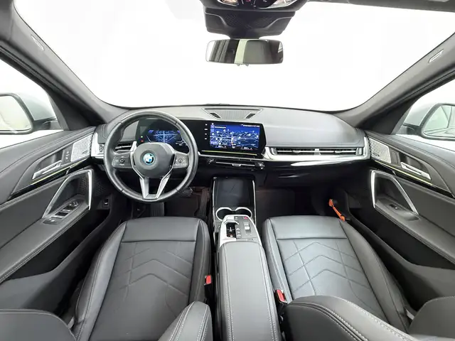 BMW Ix1 view 3
