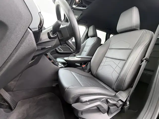 BMW Ix1 view 9