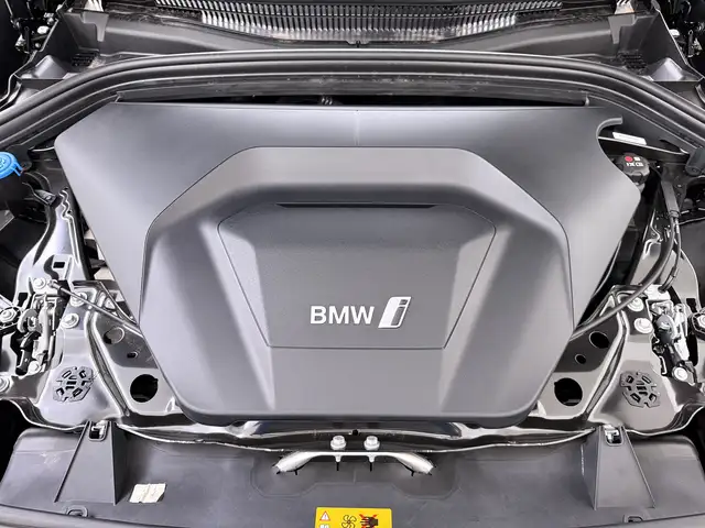 BMW Ix1 view 29