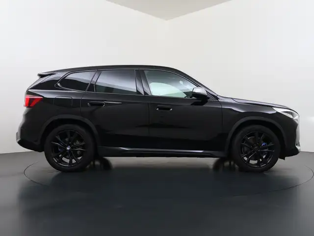 BMW Ix1 view 22