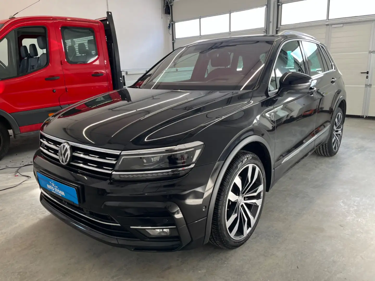 Volkswagen Tiguan 2.0 TDI 4Motion*R-Line*ACC*HUD*VR*Memory*360° Pano Schwarz - 1