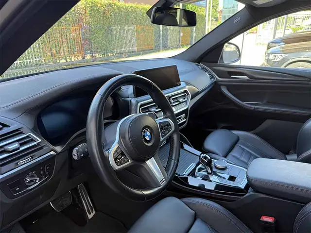 BMW X4 view 11