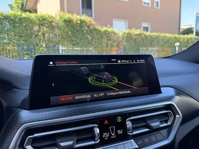 BMW X4 view 21