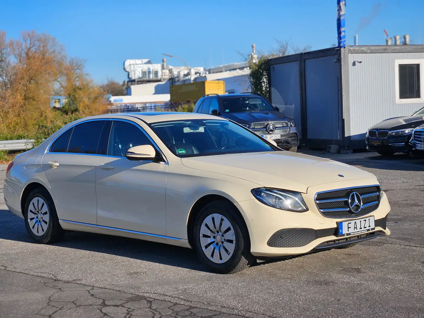 Mercedes-Benz E 200 d 9G-TRONIC Avantgarde Parktronik Kamera Beige - 1