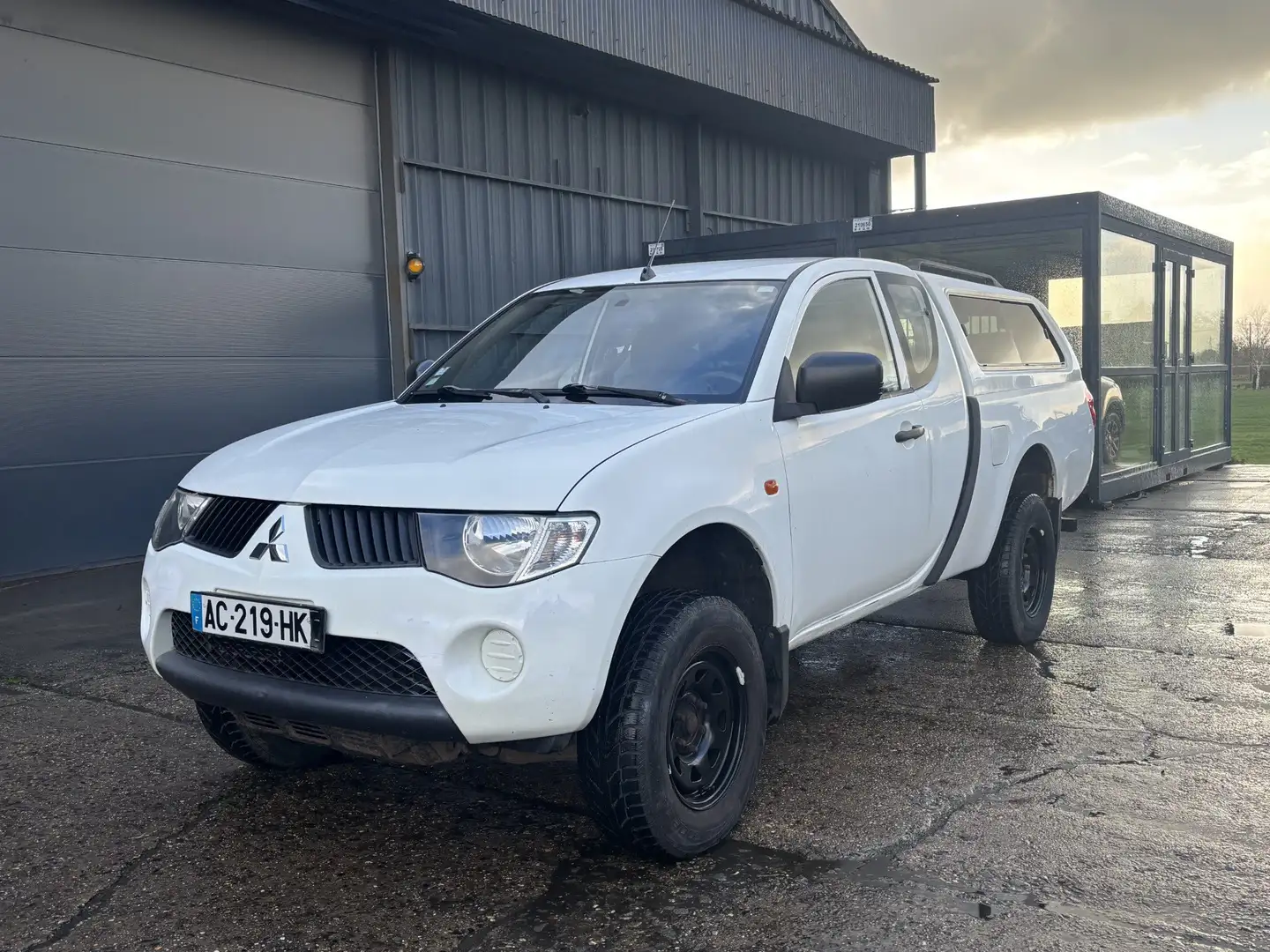 Mitsubishi L200 L200 2.5 TD 136 CLUB CAB INVITE Weiß - 2