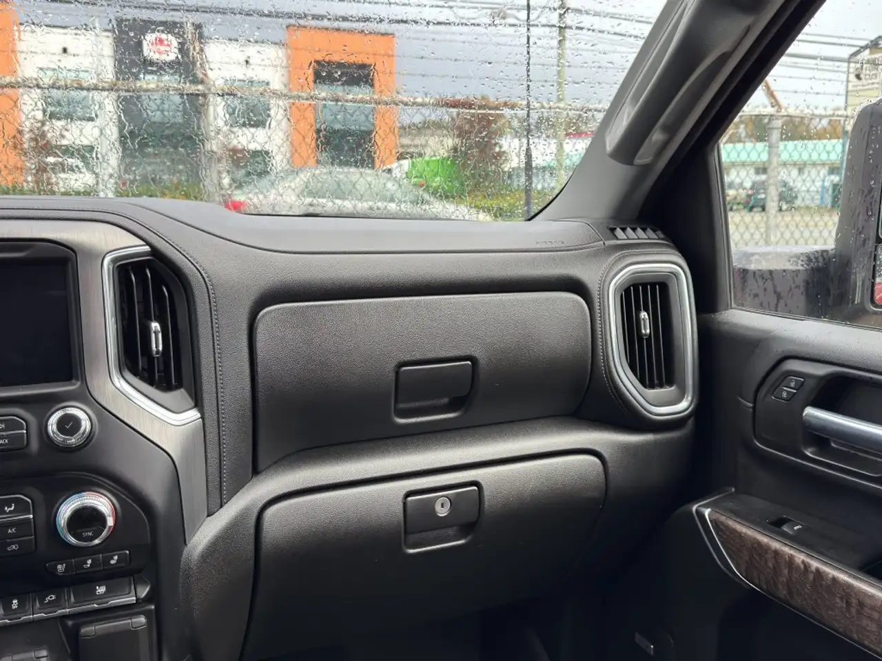 GMC Sierra 3500HD снимка GMC Sierra 3500HD
