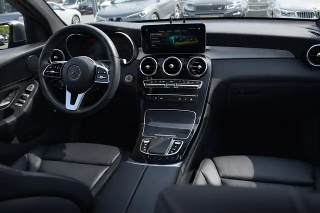 Mercedes-Benz 220 view 10