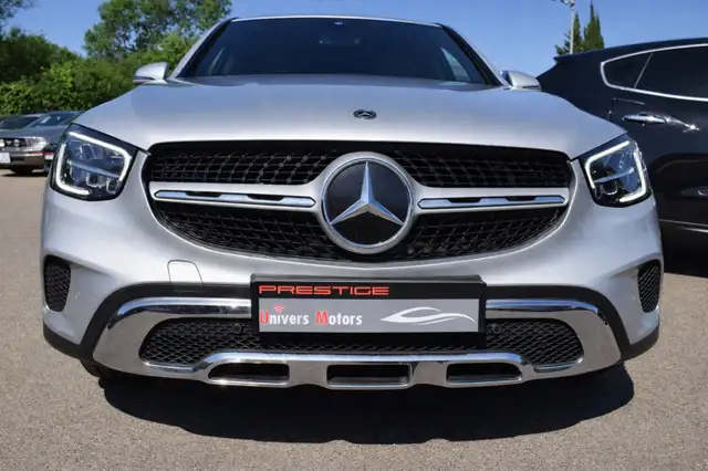 Mercedes-Benz 220 view 9