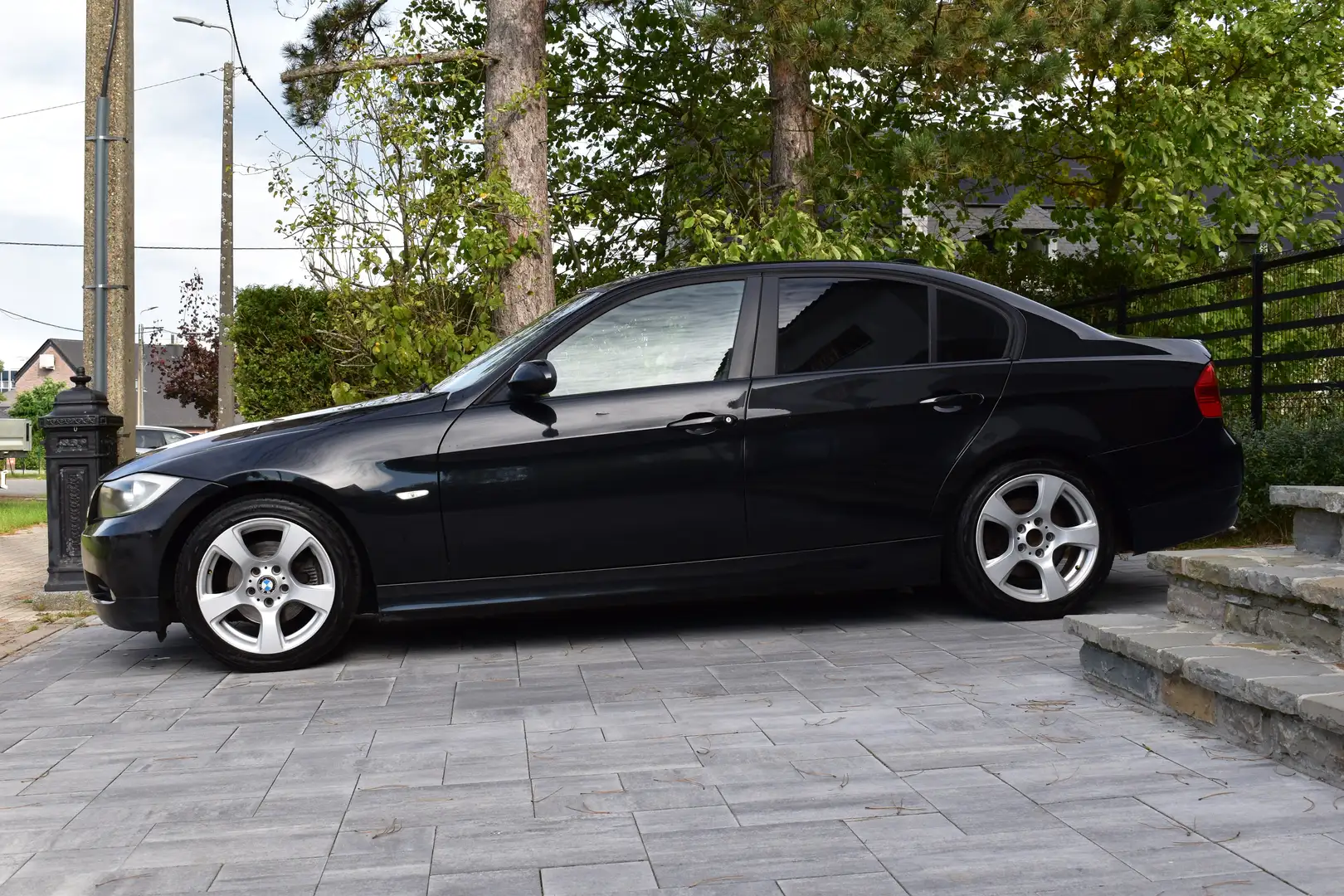 BMW 320 320 dA Exclusive Line/BOITE AUTO/CUIR/GPS/ Noir - 2