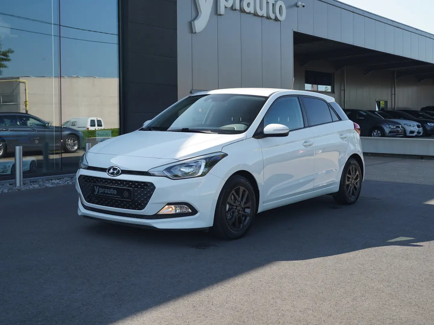 Hyundai i20 1.2i Navigatie Camera DAB Privacy Cruise Alu LaneA Wit - 1