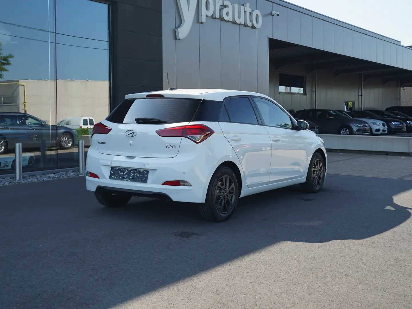Hyundai i20 1.2i Navigatie Camera DAB Privacy Cruise Alu LaneA Wit - 2