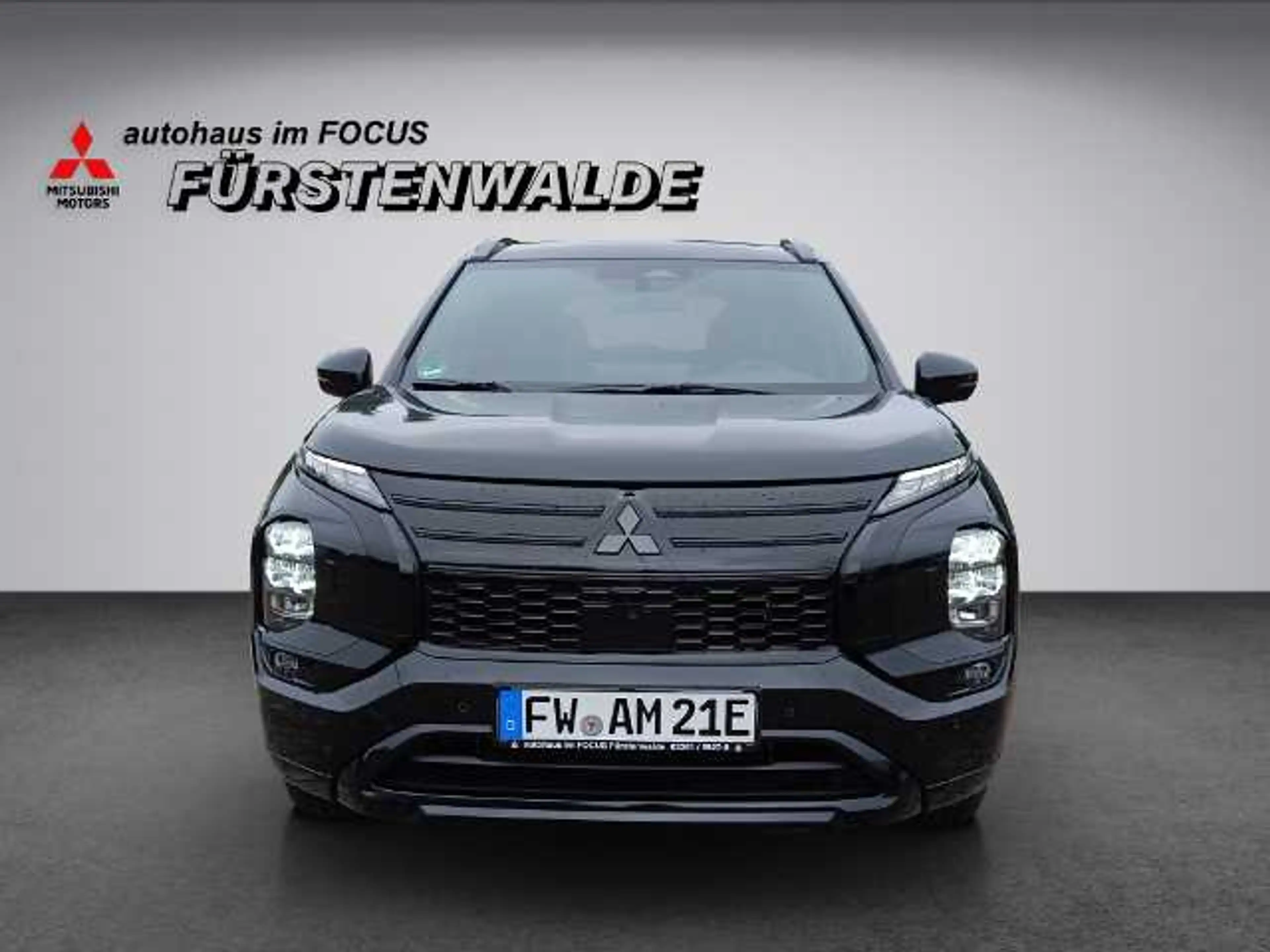 Mitsubishi Outlander 2.4L PHEV Black — photo 9