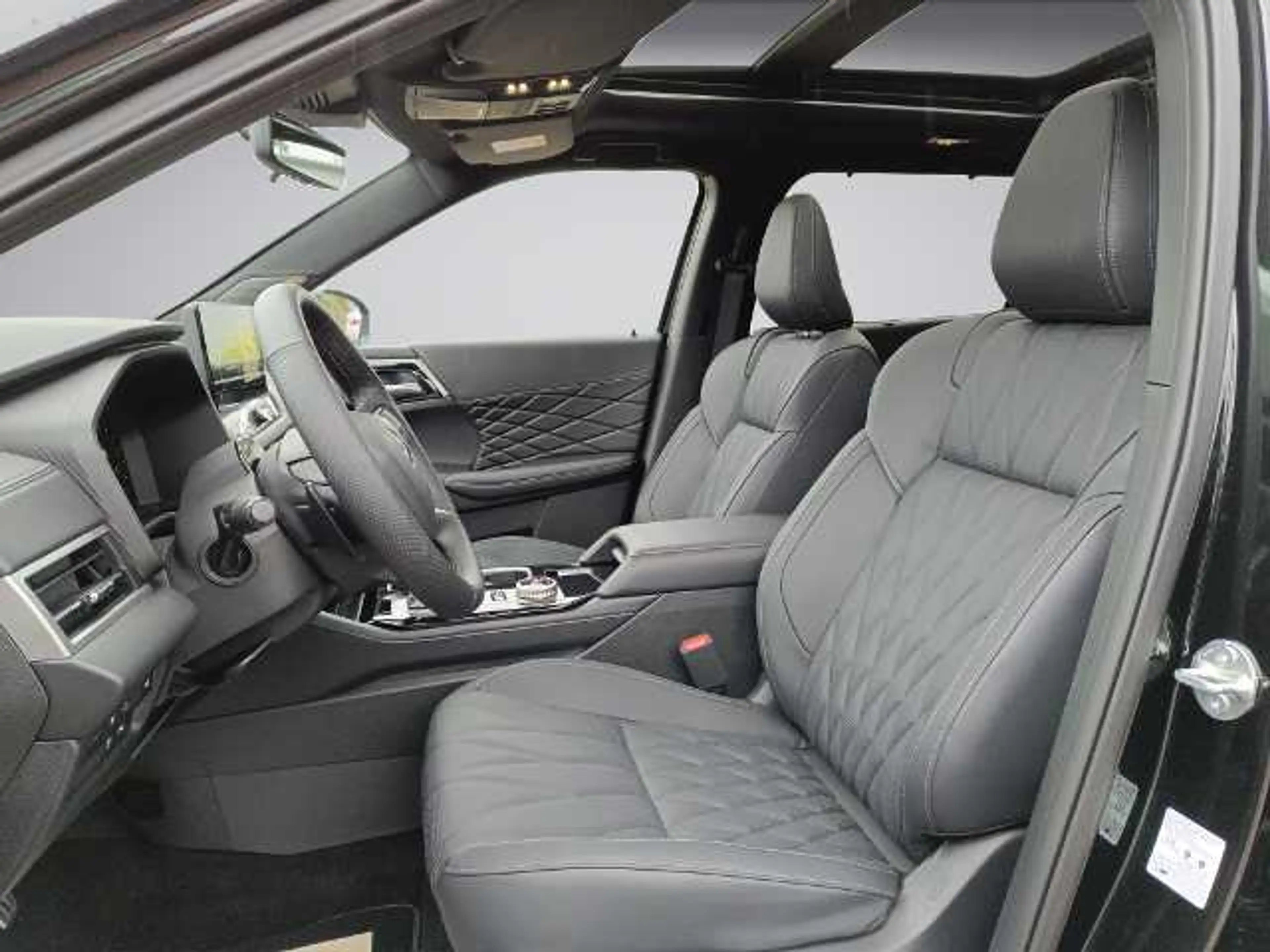 Mitsubishi Outlander 2.4L PHEV Black — photo 10