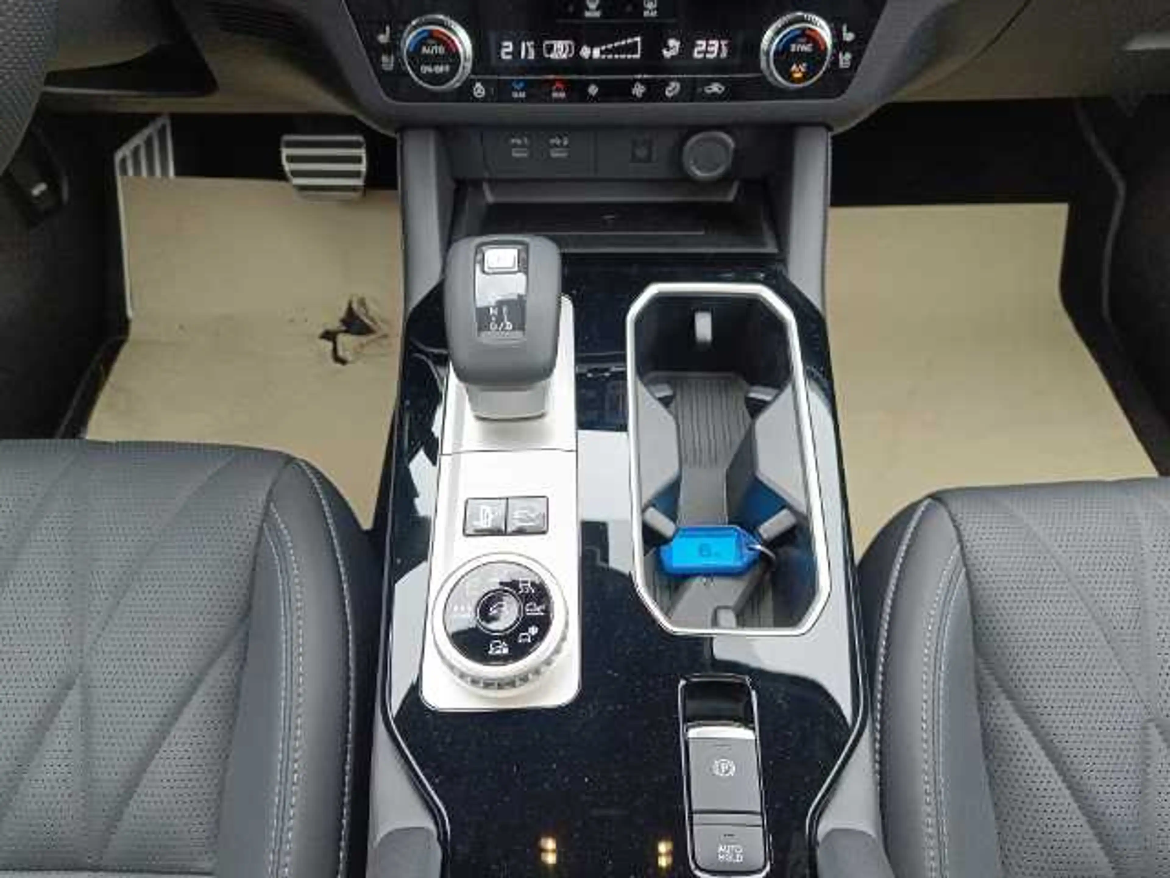 Mitsubishi Outlander 2.4L PHEV Black — photo 15