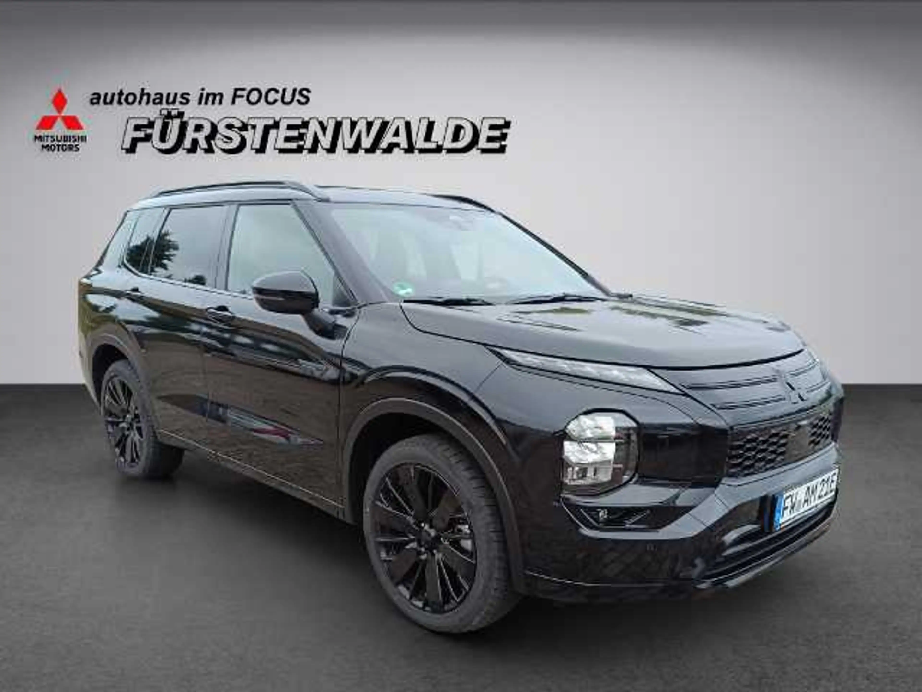Mitsubishi Outlander 2.4L PHEV Black — photo 8