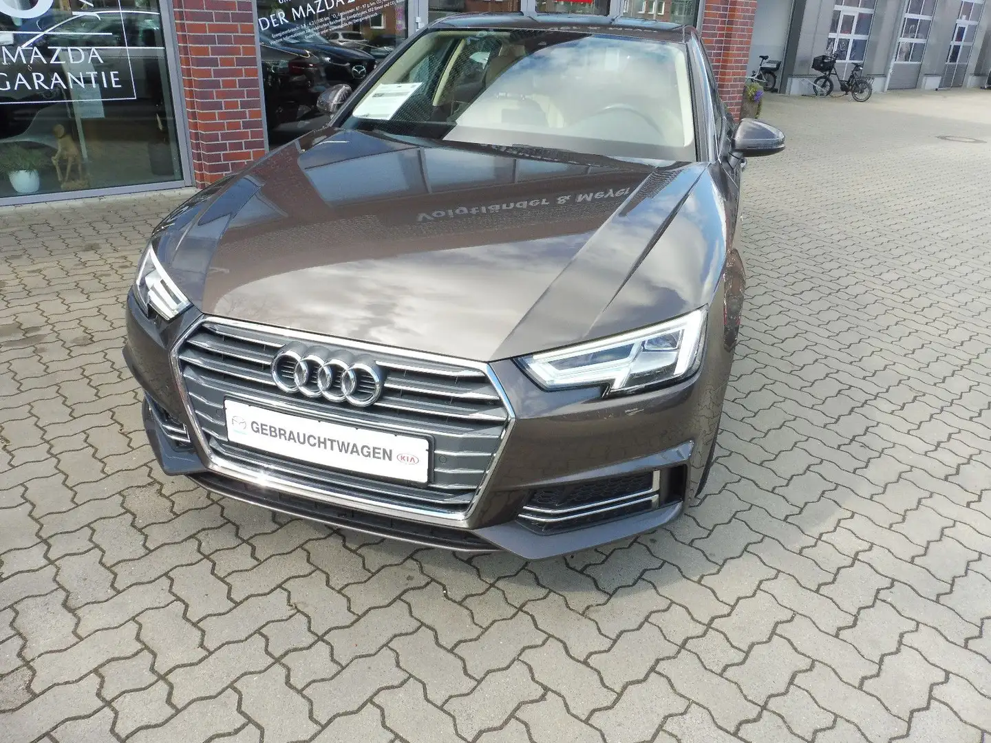 Audi A4 S-line Autom. GSD Navi Kamera AHK Leder/Alcan Braun - 2