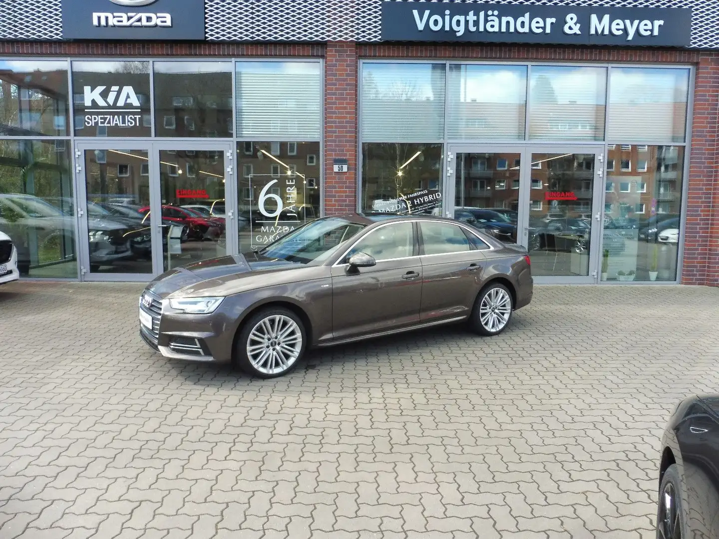 Audi A4 S-line Autom. GSD Navi Kamera AHK Leder/Alcan Braun - 1