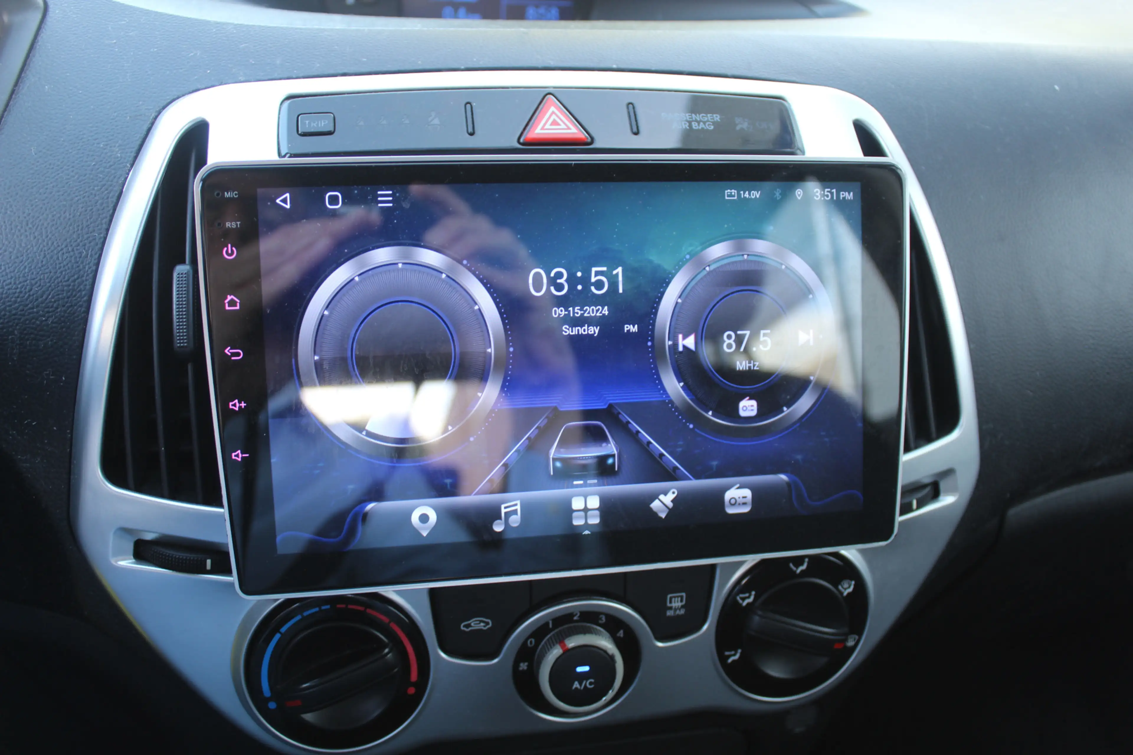 Hyundai i20 1.2i i-Drive Android auto l Apple carplay l Elekt — photo 11