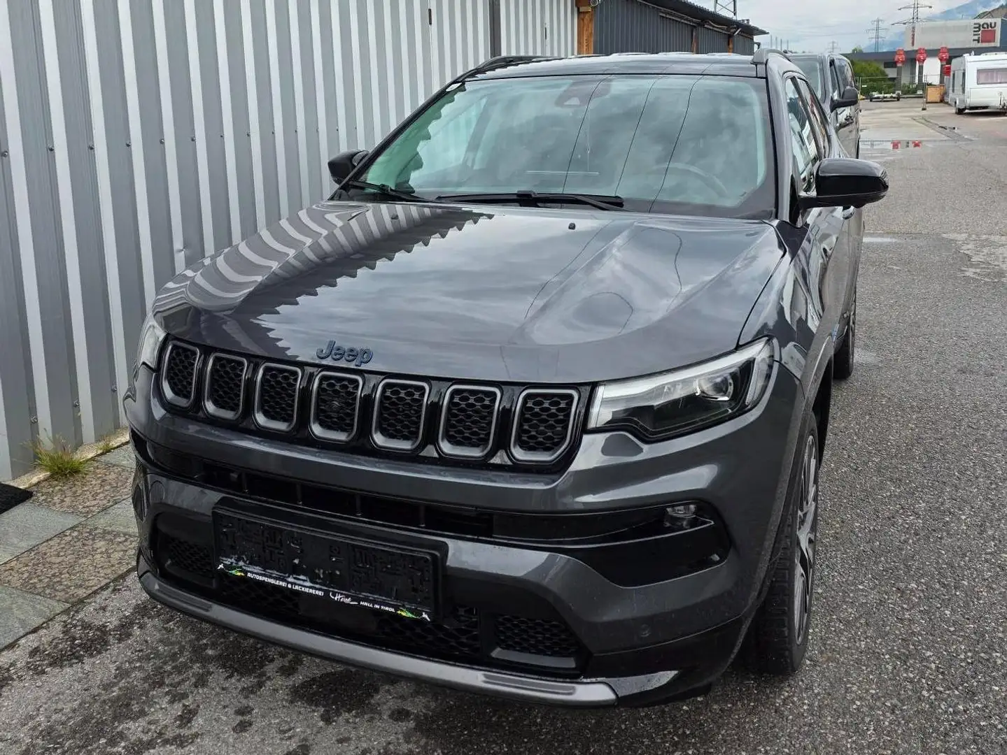 Jeep Compass Compass 1.3 PHEV Overland 240 PS AT 4xe Overland Grau - 1