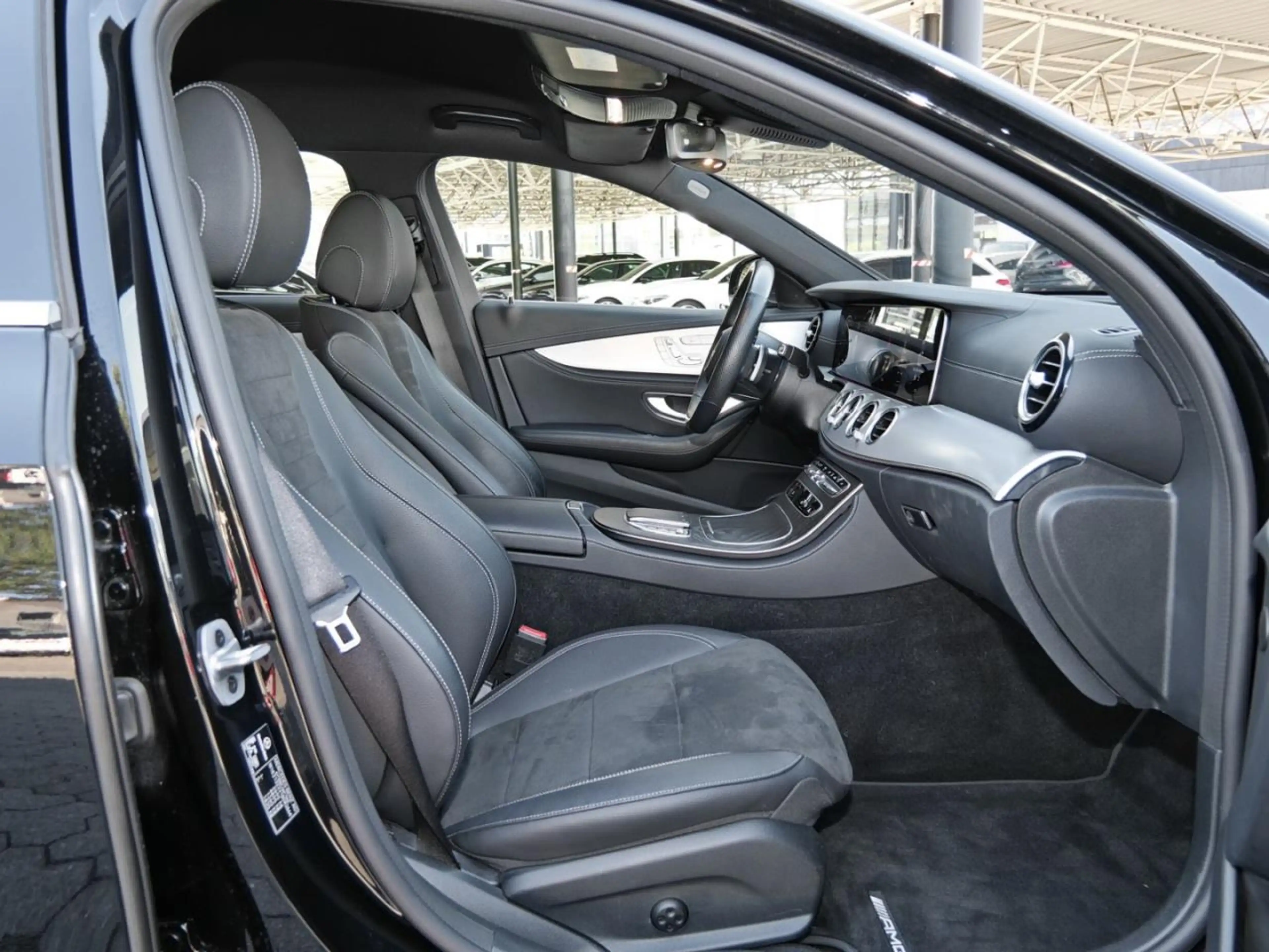 Mercedes-Benz E 400 d 4M T AMG Distronic Burmester 360° AHK — photo 8
