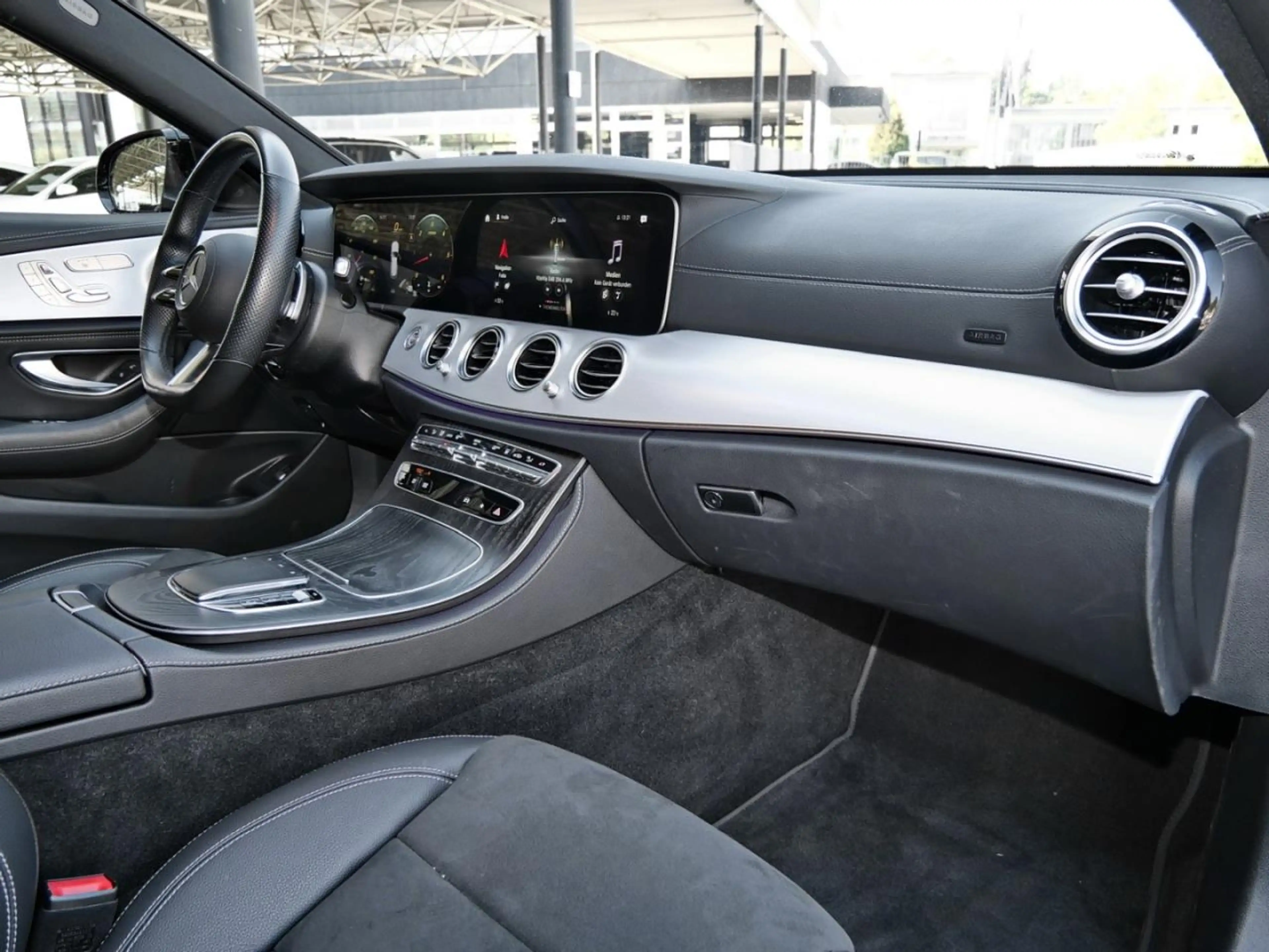 Mercedes-Benz E 400 d 4M T AMG Distronic Burmester 360° AHK — photo 6