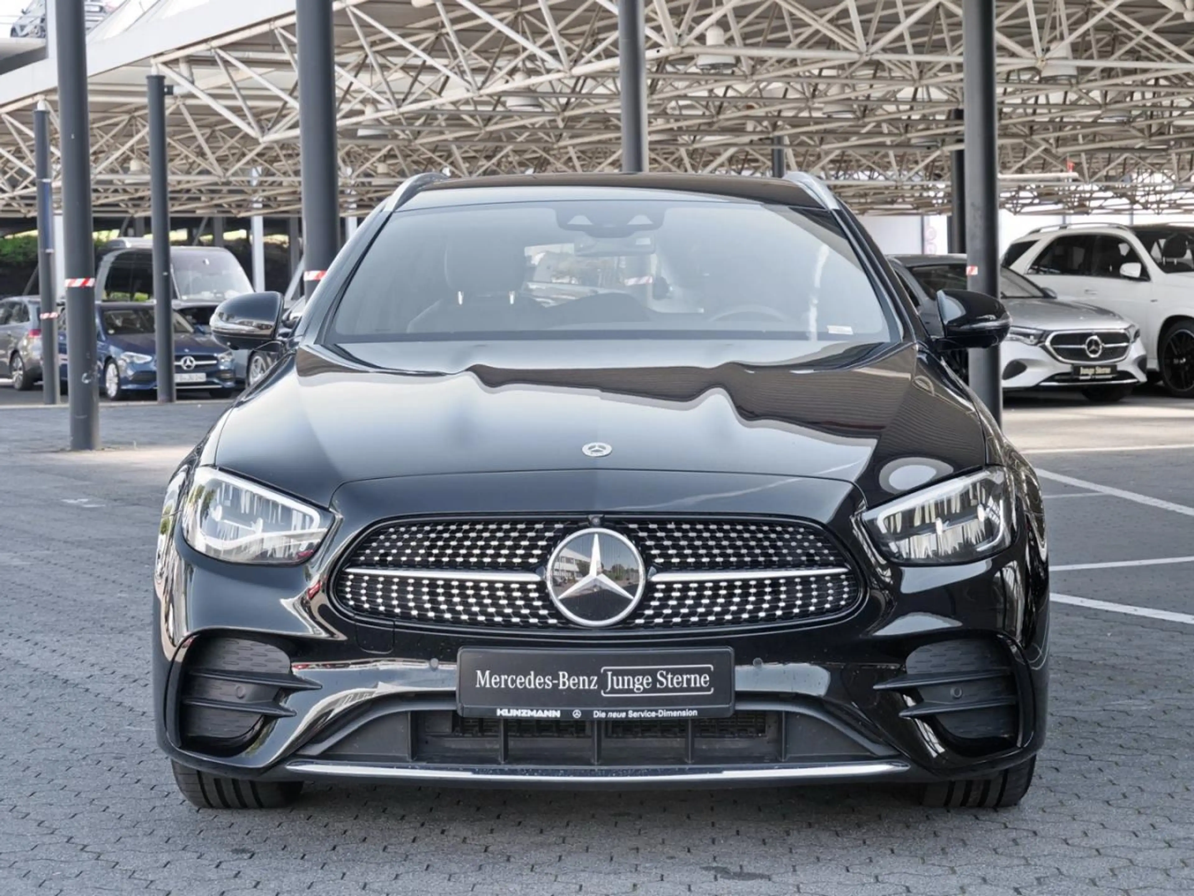 Mercedes-Benz E 400 d 4M T AMG Distronic Burmester 360° AHK — photo 2