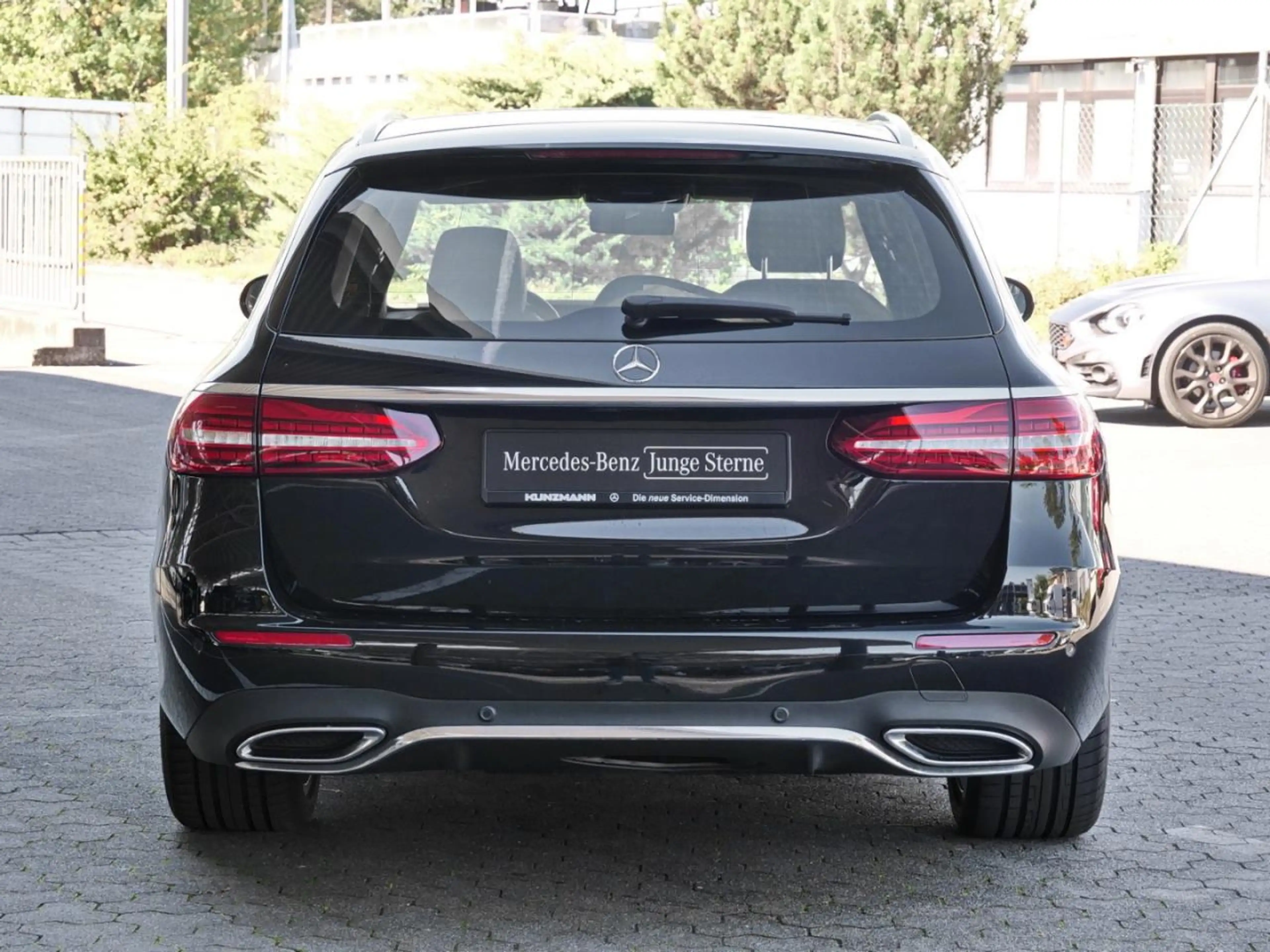 Mercedes-Benz E 400 d 4M T AMG Distronic Burmester 360° AHK — photo 4