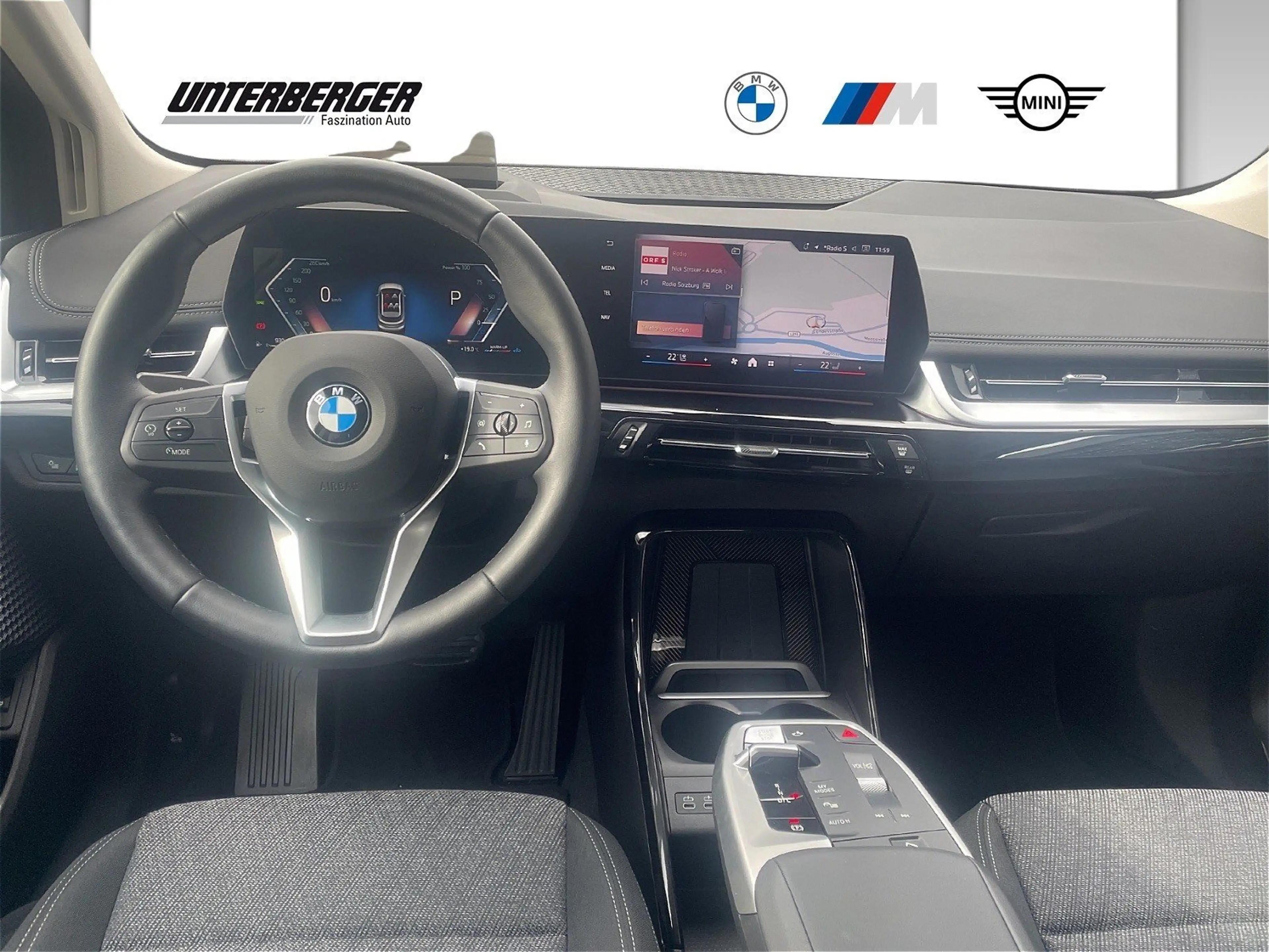 BMW 218 d Innovations Paket | 18" LMR Sternspeiche — photo 7