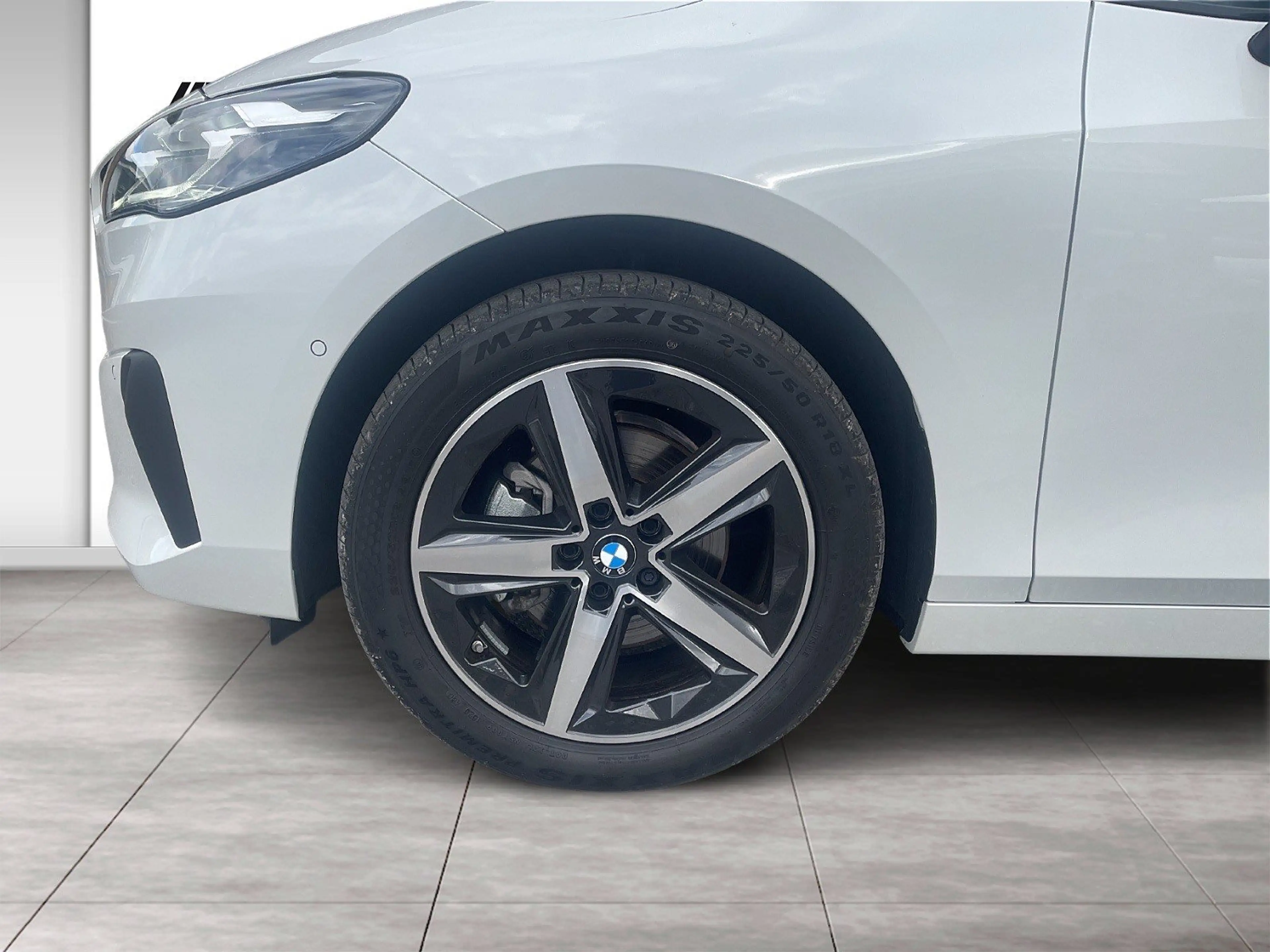 BMW 218 d Innovations Paket | 18" LMR Sternspeiche — photo 6